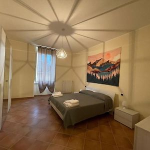Camera grande con letto king size